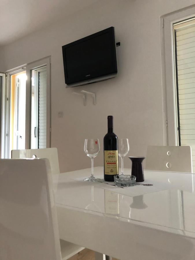 Apartman Iskra Bijela Exterior photo
