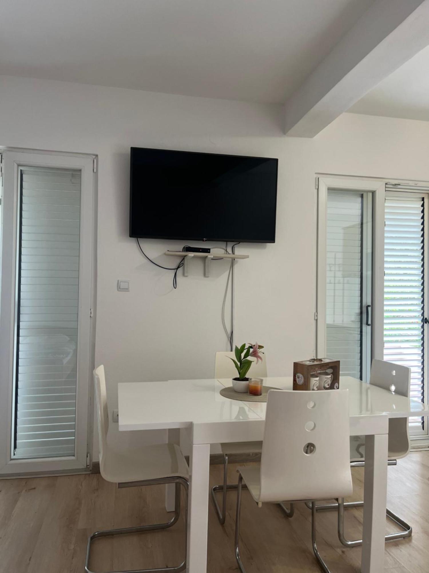 Apartman Iskra Bijela Exterior photo