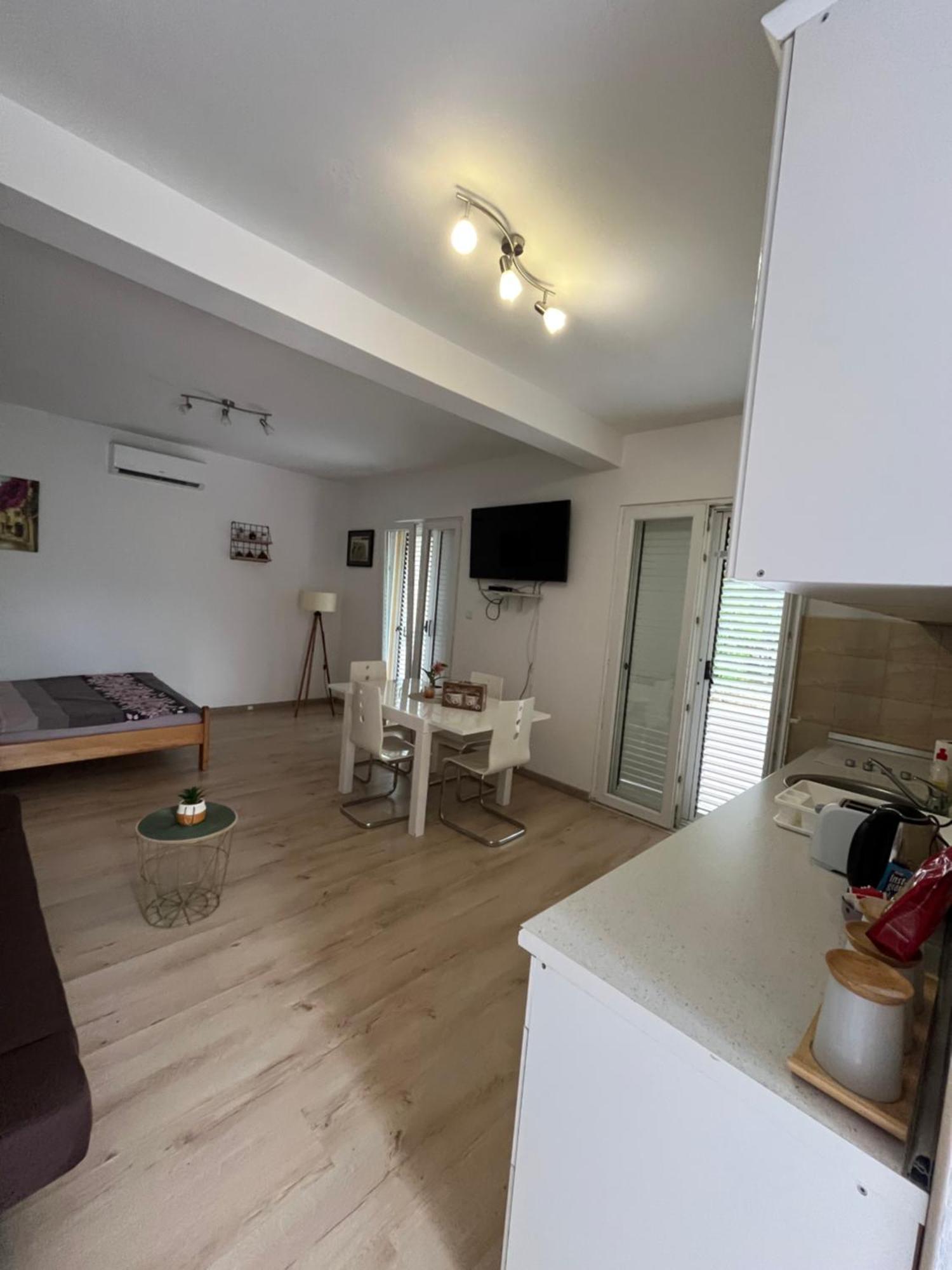 Apartman Iskra Bijela Exterior photo